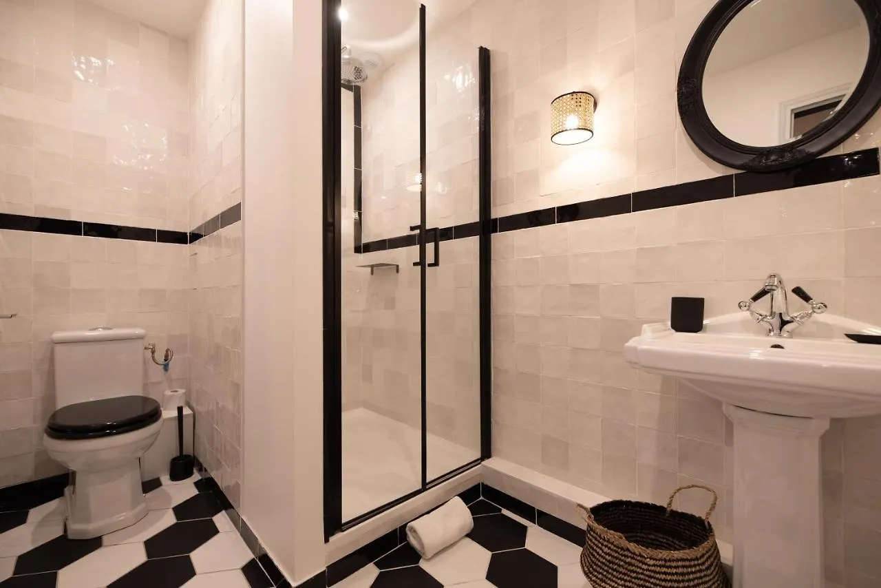 Apartment Monsieur Pigalle Paris France