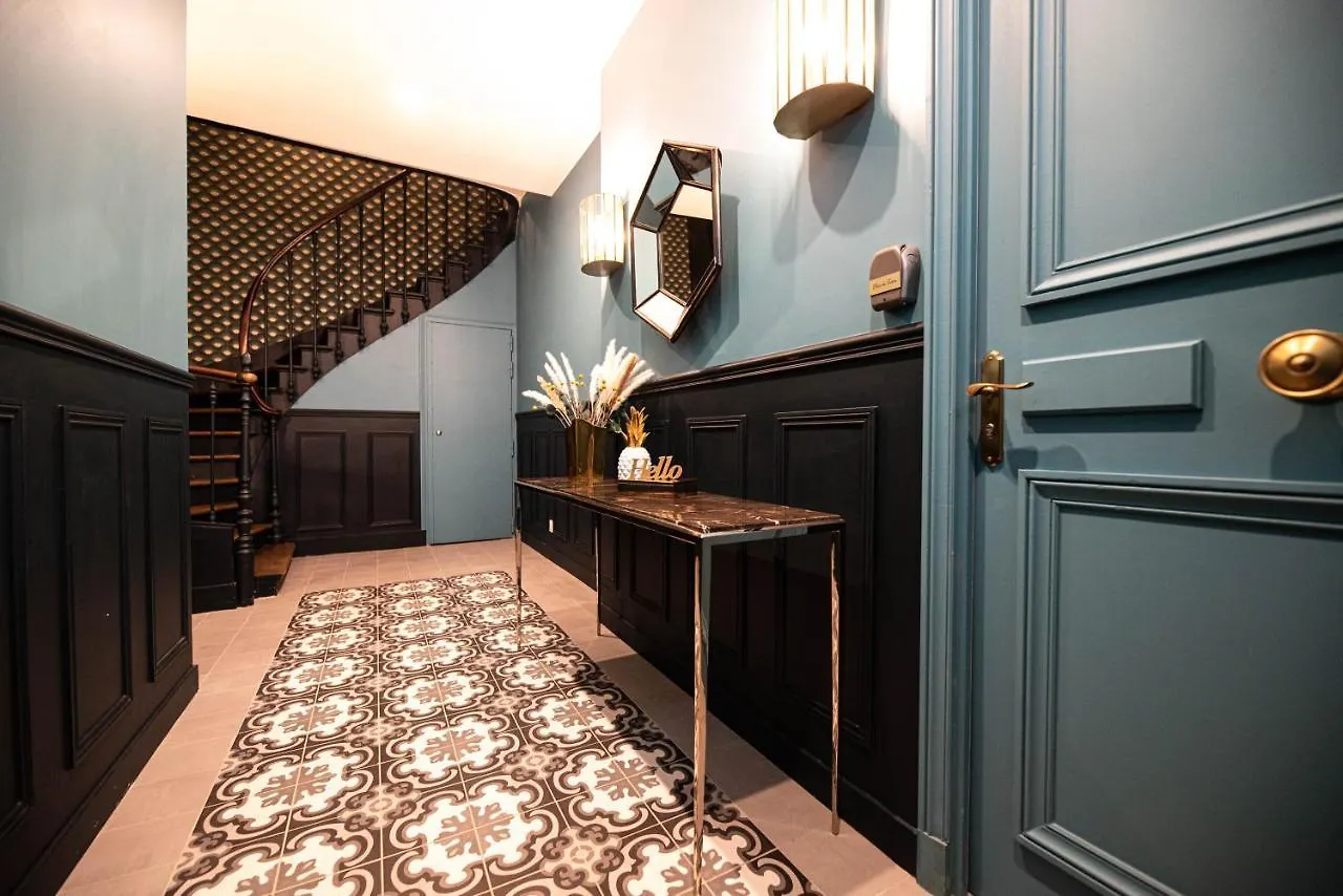 Apartment Monsieur Pigalle Paris France