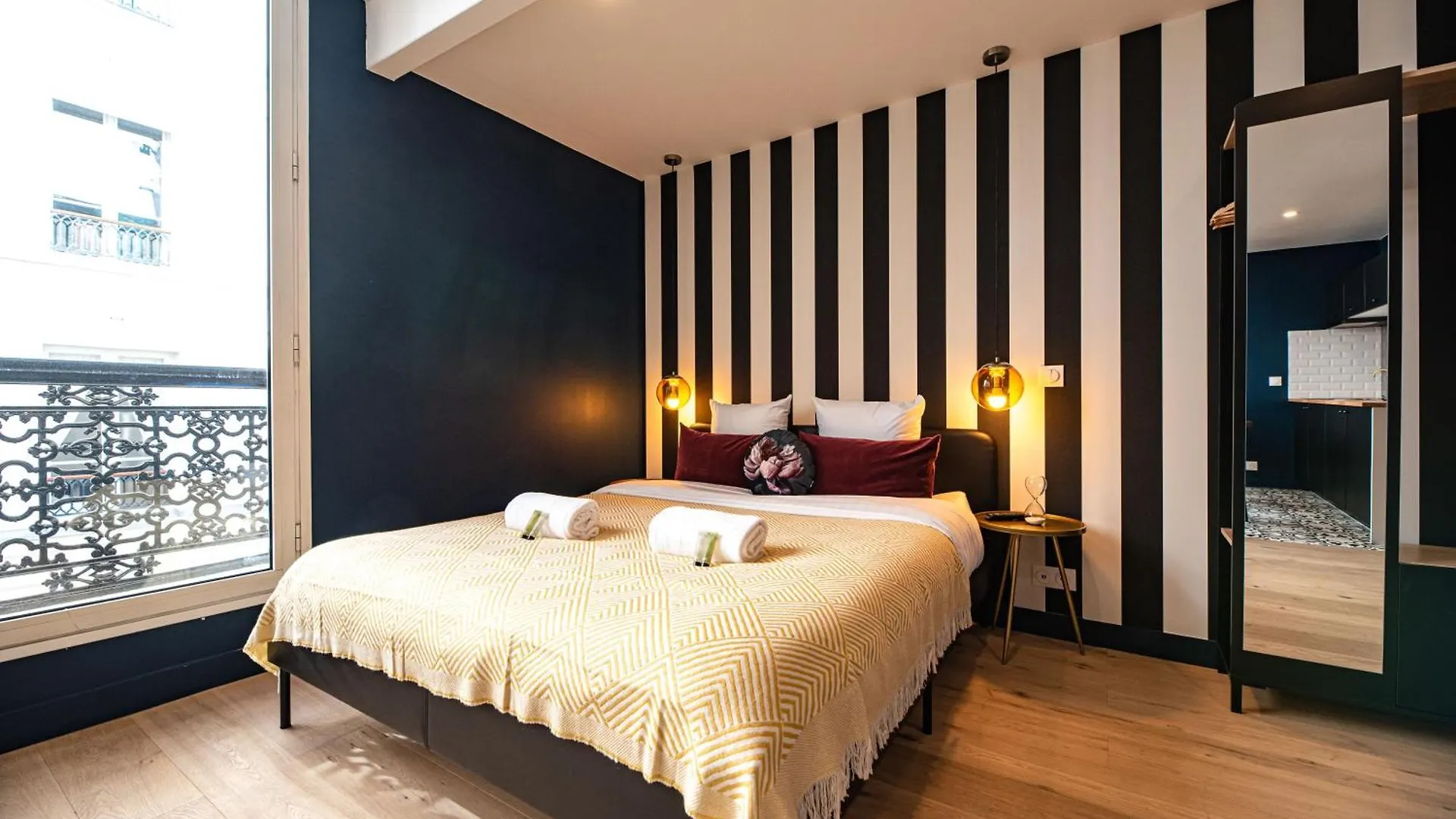 Monsieur Pigalle Paris Apartment