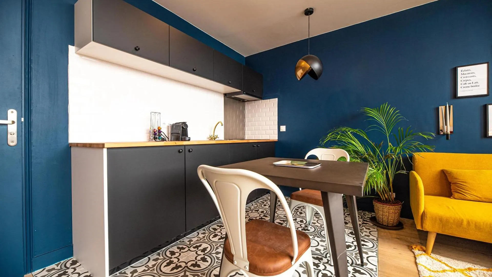 Monsieur Pigalle Paris Apartment