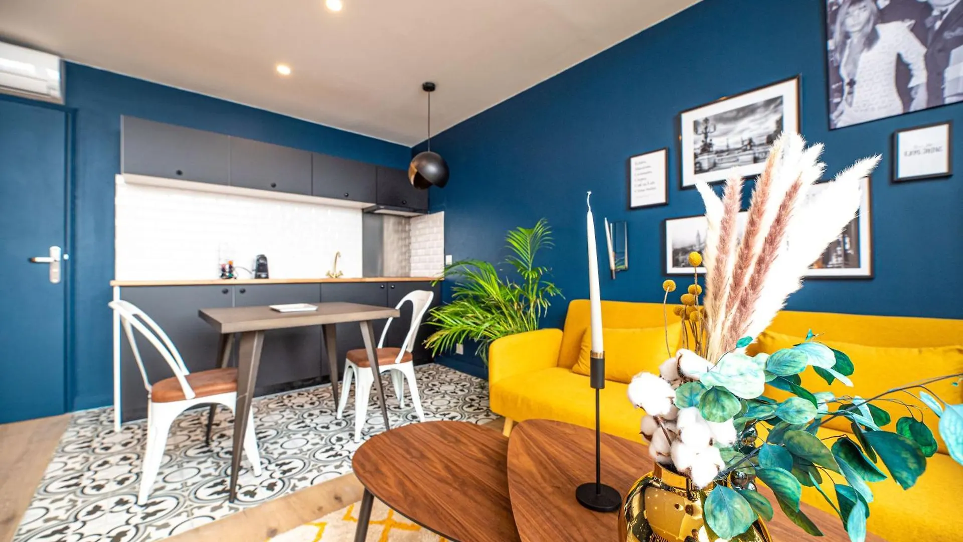 Monsieur Pigalle Paris Apartment